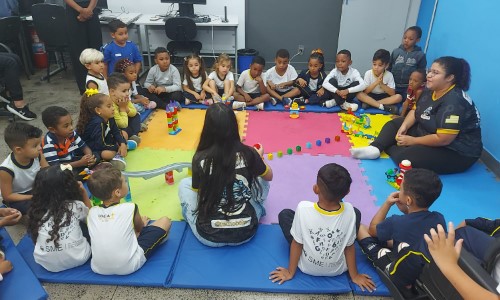 VR: Secretaria de Educação começa a distribuir kits de Lego para as escolas da rede municipal